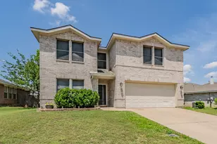 1036 Triple Crown Dr, Fort Worth, TX 76179 - Photo 2