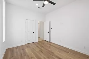 453 W Morphy St, Fort Worth, TX 76104 - Photo 30