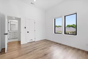 453 W Morphy St, Fort Worth, TX 76104 - Photo 32