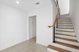 453 W Morphy St, Fort Worth, TX 76104 - Photo 6