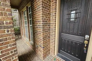 988 Shadyside Ln, Dallas, TX 75223 - Photo 2