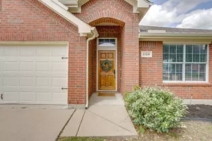 1124 Mourning Dove Dr, Burleson, TX 76028 - Photo 2