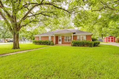 506 E McFarland Street, Grandview, TX 76050 - Photo 2
