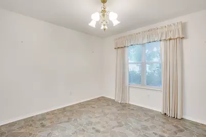 506 E McFarland Street, Grandview, TX 76050 - Photo 12