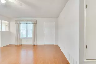 506 E McFarland St, Grandview, TX 76050 - Photo 6