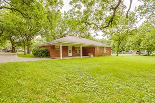 506 E McFarland St, Grandview, TX 76050 - Photo 38