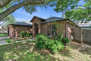 929 Hiawatha Ln, Saginaw, TX 76131 - Photo 2