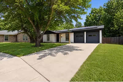 714 S Deerfield Circle, Arlington, TX 76015 - Photo 2