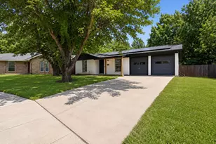 714 S Deerfield Cir, Arlington, TX 76015 - Photo 2