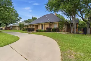 1515 Oak Forest Dr, Graham, TX 76450 - Photo 2