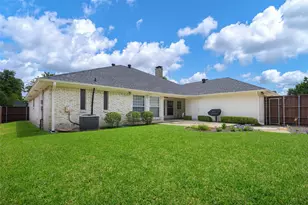 9233 Middle Glen Dr, Dallas, TX 75243 - Photo 28