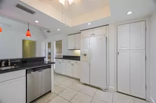 9233 Middle Glen Dr, Dallas, TX 75243 - Photo 10