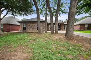 4705 Kensington Ct, Arlington, TX 76016 - Photo 2
