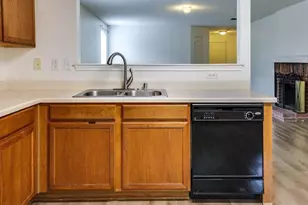 638 Silvertop Rd, Arlington, TX 76002 - Photo 6