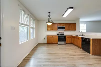 638 Silvertop Road, Arlington, TX 76002 - Photo 4