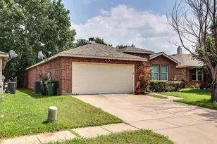 638 Silvertop Rd, Arlington, TX 76002 - Photo 2