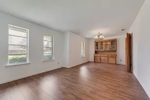135 S Capri Dr, Duncanville, TX 75116 - Photo 4