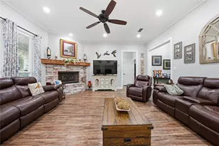 7222 Neches St, Athens, TX 75752 - Photo 4