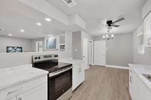 341 Arcadia St, Hurst, TX 76053 - Photo 16