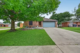 1001 Ridge Top Dr, Burleson, TX 76028 - Photo 1