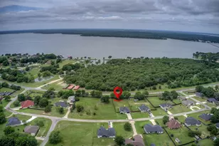 10605 Lago Vista, Quinlan, TX 75474 - Photo 2