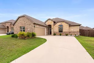 3724 Twin Pines Dr, Grand Prairie, TX 76065 - Photo 1
