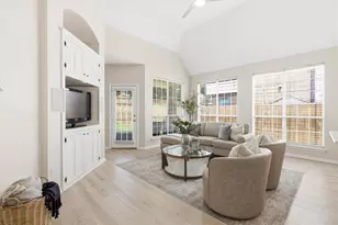 9813 Cliffside Dr, Irving, TX 75063 - Photo 4