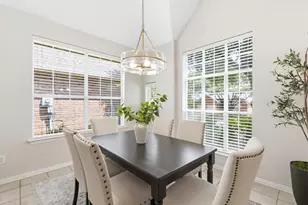9813 Cliffside Dr, Irving, TX 75063 - Photo 8