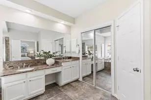 9813 Cliffside Dr, Irving, TX 75063 - Photo 14