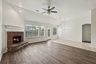 516 Bent Oak Dr, Fort Worth, TX 76131 - Photo 2