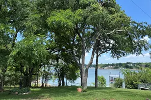 302 Collum Dr, Lake Bridgeport, TX 76426 - Photo 4