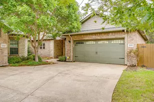 2220 Cobblestone Ct, Granbury, TX 76049 - Photo 2