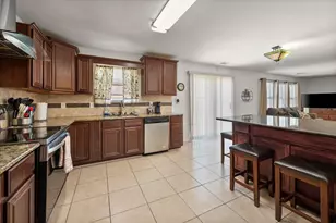 2848 Grandview Dr, Grand Prairie, TX 75052 - Photo 8