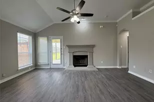 924 Marist Dr, Fort Worth, TX 76120 - Photo 8