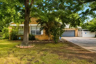 627 Kingston Dr, Irving, TX 75061 - Photo 2