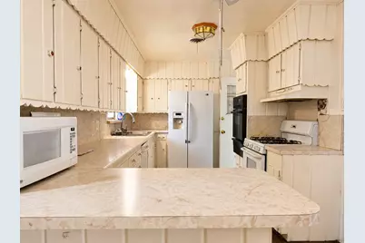 627 Kingston Drive, Irving, TX 75061 - Photo 8