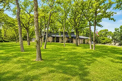 900 E Pioneer Circle, Argyle, TX 76226 - Photo 2
