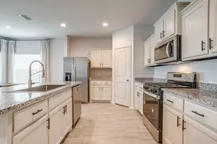 336 Youngblood Ln, Fort Worth, TX 76131 - Photo 4