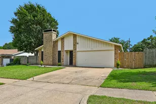 3704 Fort Hunt Dr, Arlington, TX 76016 - Photo 2