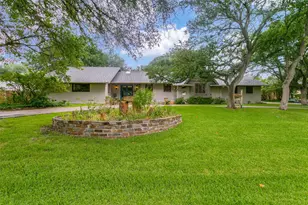 233 Lakeland Dr, Highland Village, TX 75077 - Photo 1