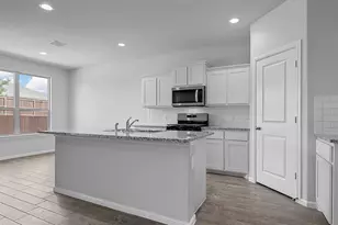 435 Sunday Silence Wy, Granbury, TX 76049 - Photo 2