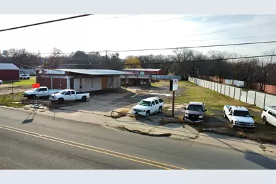 1121 N Main Street, Paris, TX 75460 - Photo 1