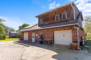 524 S Preston St, Wolfe City, TX 75496 - Photo 2