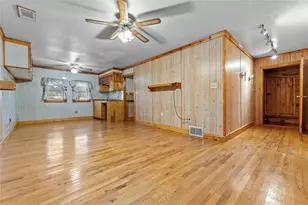 524 S Preston St, Wolfe City, TX 75496 - Photo 16