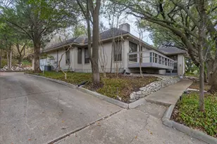 2001 Deepdale Dr, Westover Hills, TX 76107 - Photo 4