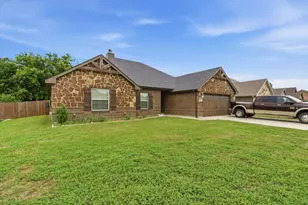 940 Elk Ridge Dr, Stephenville, TX 76401 - Photo 2