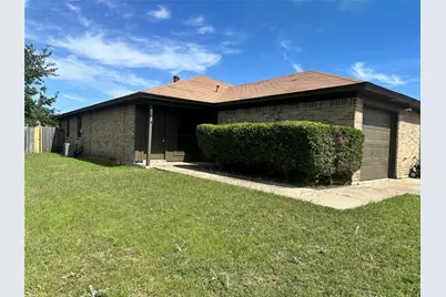 833 White Rock Street, Saginaw, TX 76179 - Photo 2