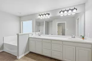 557 Jeffdale Dr, Burleson, TX 76028 - Photo 14