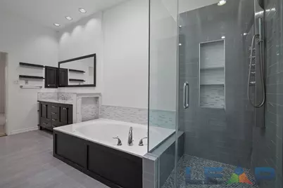 8704 Moss Hill Road, Irving, TX 75063 - Photo 10