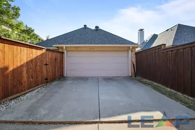 8704 Moss Hill Road, Irving, TX 75063 - Photo 24